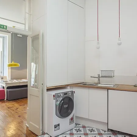 Hostel 5 Sins Chiado *